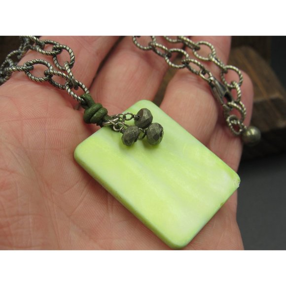 18" Sterling Silver Large Green Shell Pendant Necklace Vintage Minimalist - Picture 3 of 7